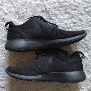 Black nikes